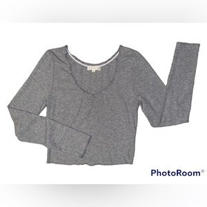 Gray Cropped V-Neck Shirt Long Sleeves